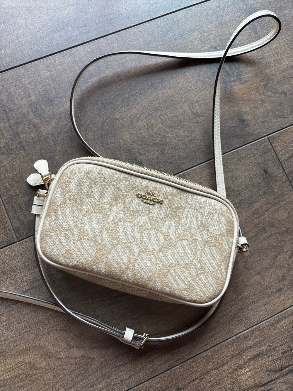 Coach Mini Jamie Camera Bag in Signature Canvas with light khaki/sand and chalk